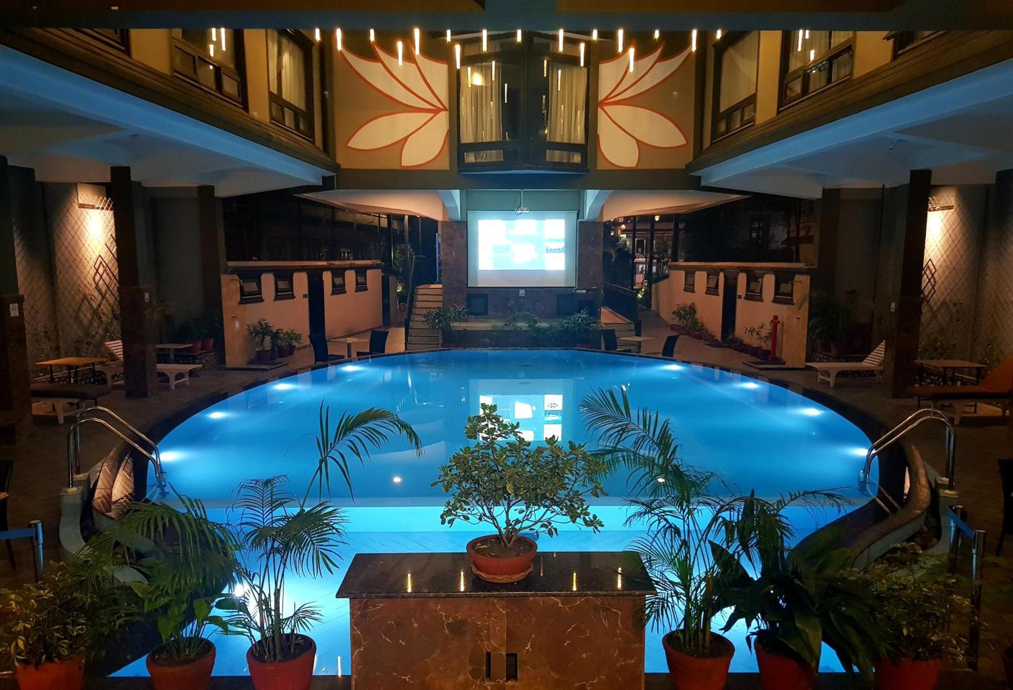 Hotel Sarowar Pokhara Exterior photo