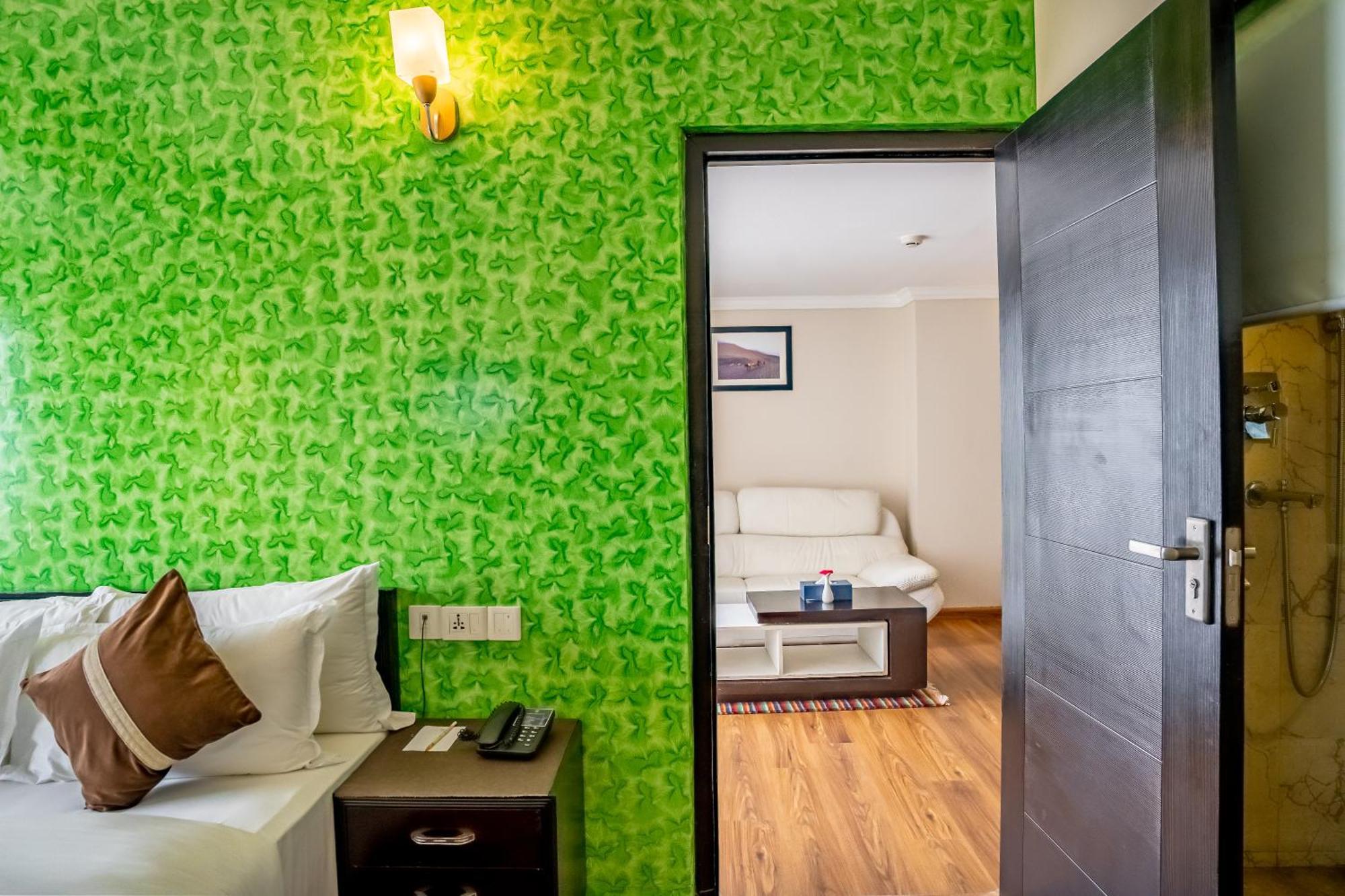 Hotel Sarowar Pokhara Room photo