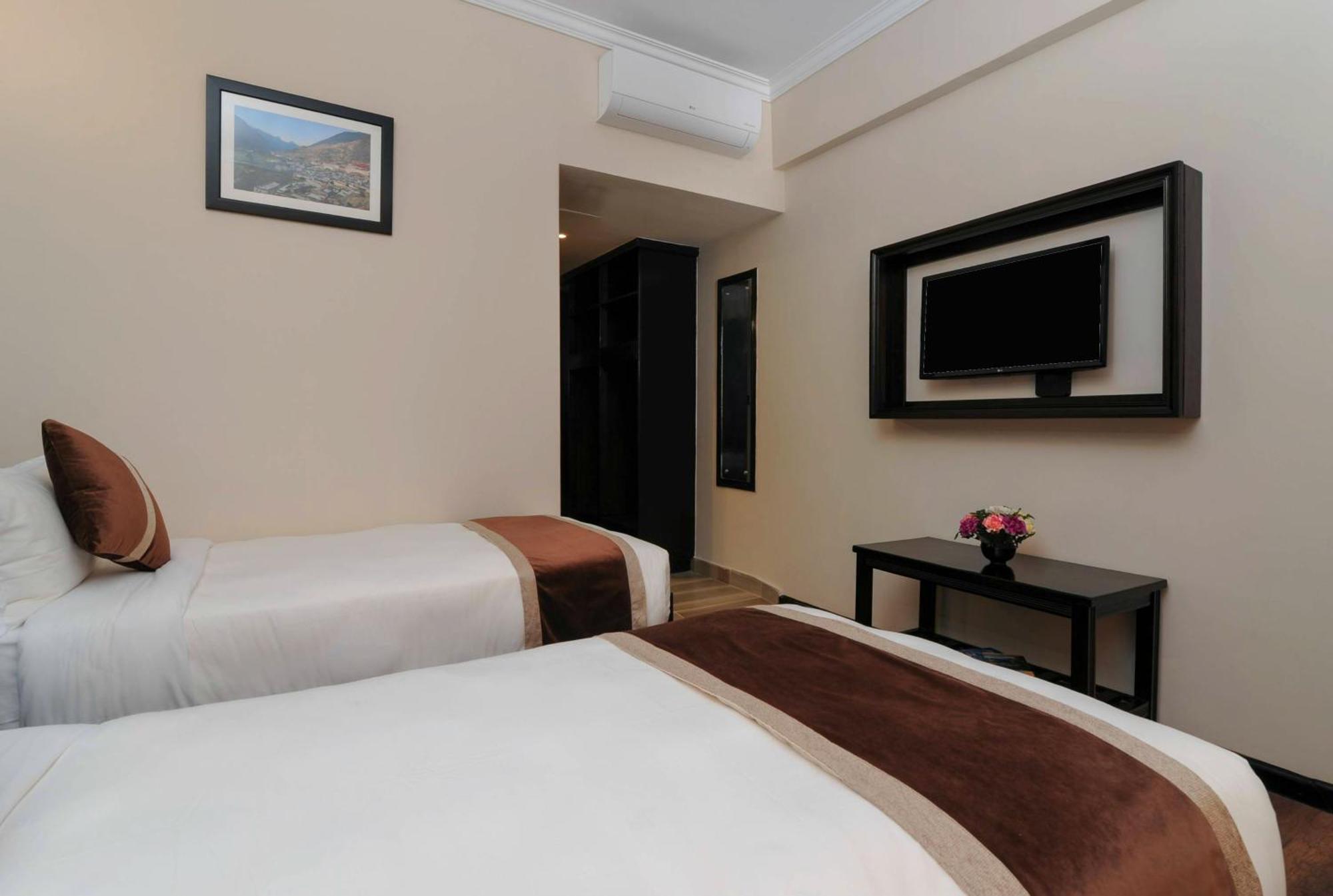 Hotel Sarowar Pokhara Room photo